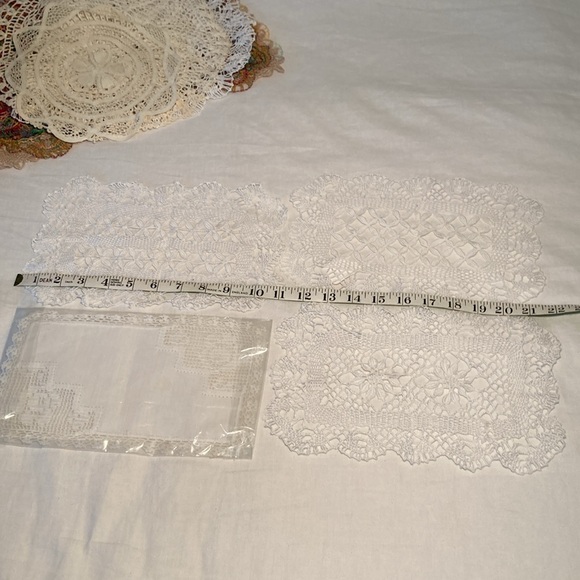 Bundle of (18)lace table runners (4) embroidery beautiful Victorian romantic - Picture 13 of 17